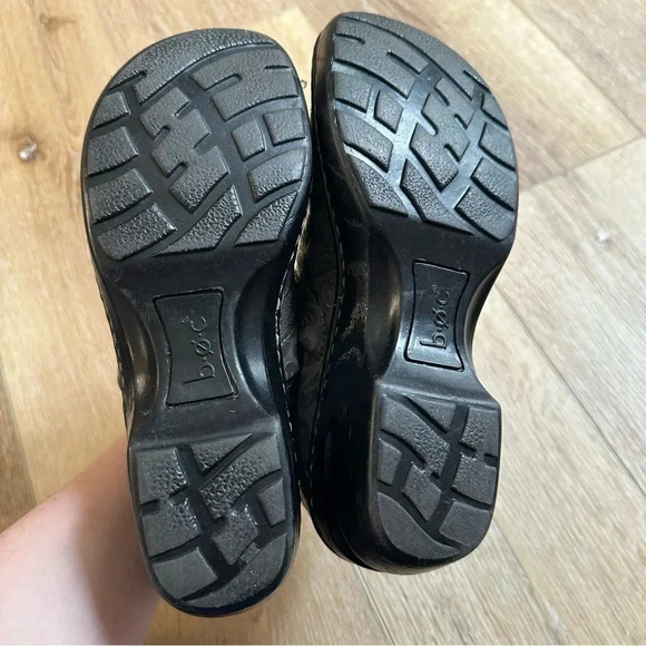 B.O.C. Born Concepts Peggy Grey Slip On Western Embossed Clog Sz 8 GUC - Picture 14 of 14